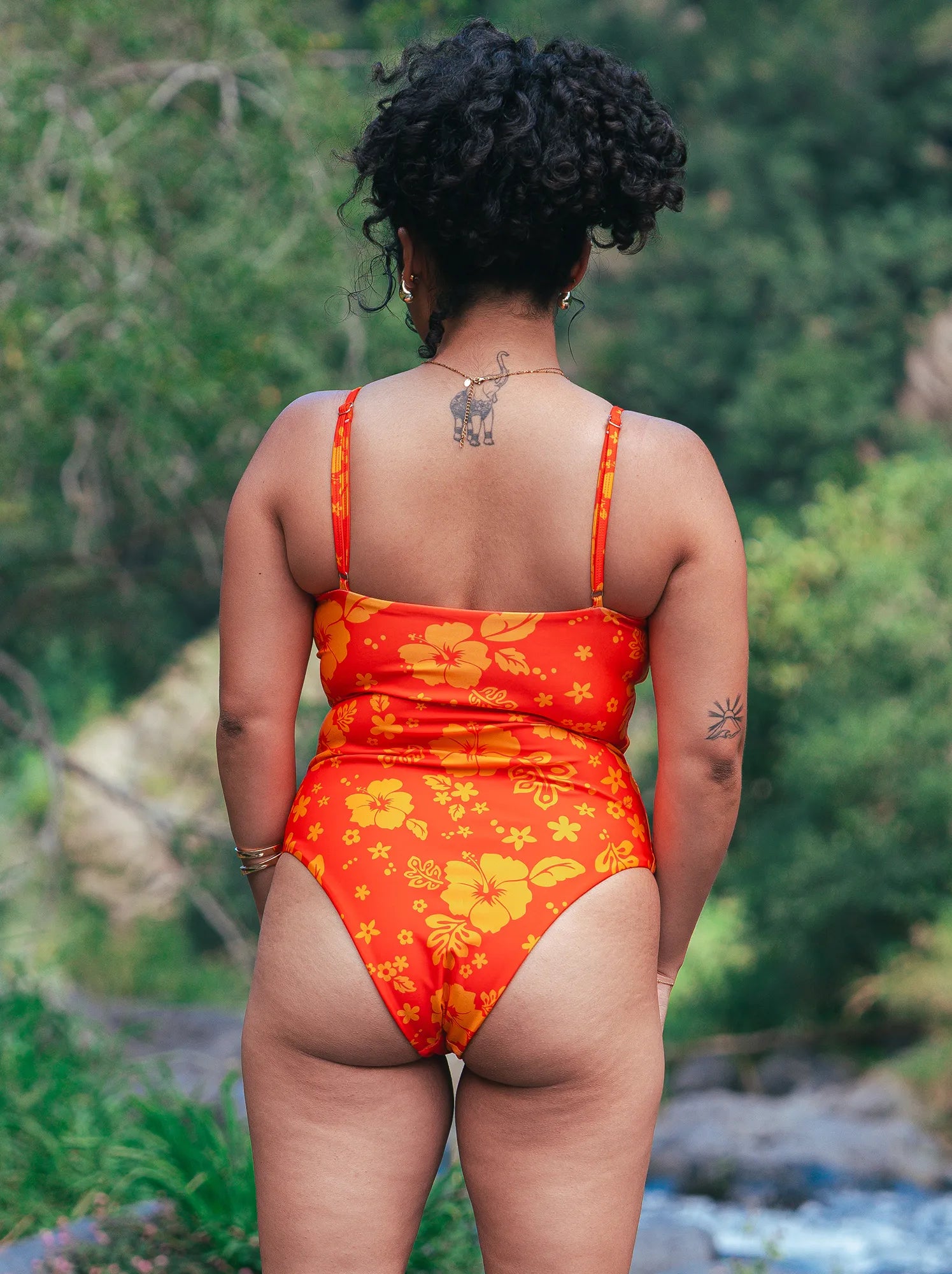 Maillot de bain femme une piece motif Soleil d'Hibiscus - vue dos - Hoalulu