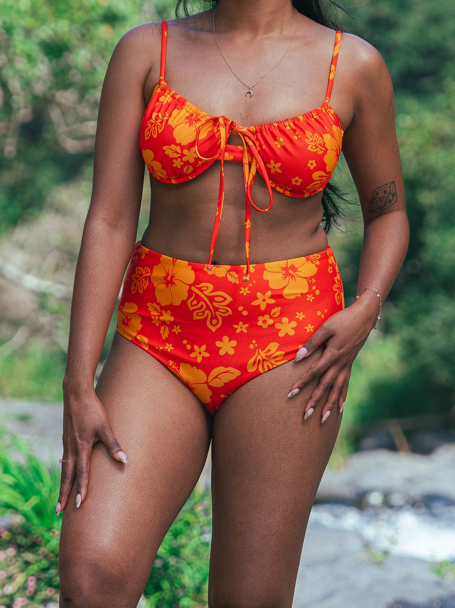 Bas de maillot de bain femme Tiare motif Soleil d'Hibiscus - vue face - Hoalulu