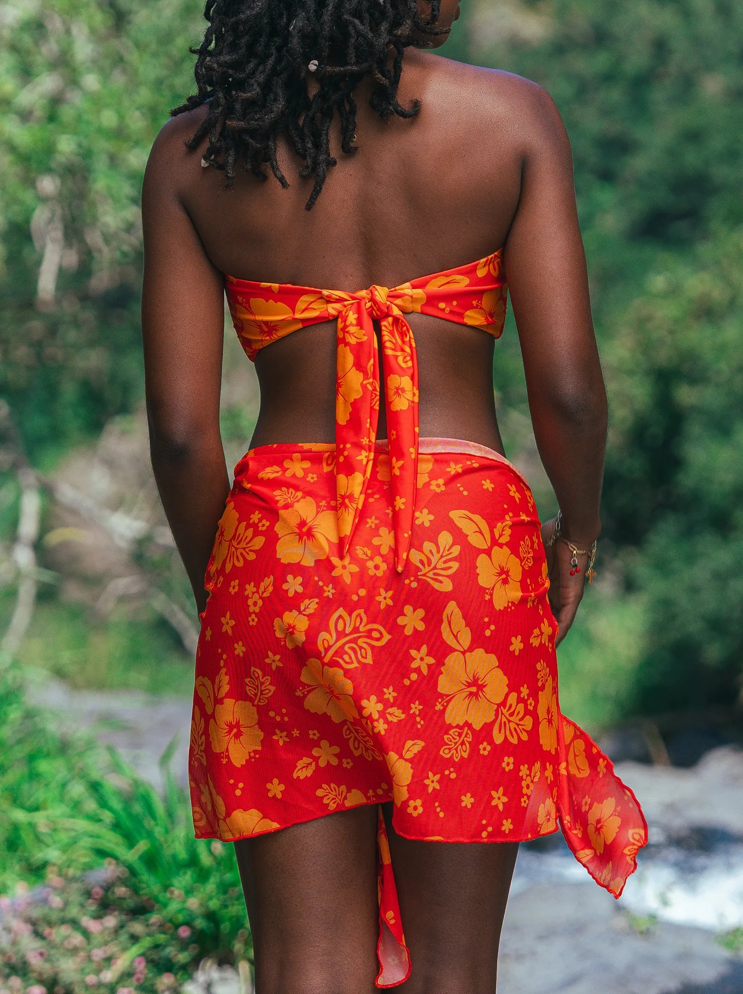 Pareo sarong femme motif Soleil d'Hibiscus - vue dos - Hoalulu