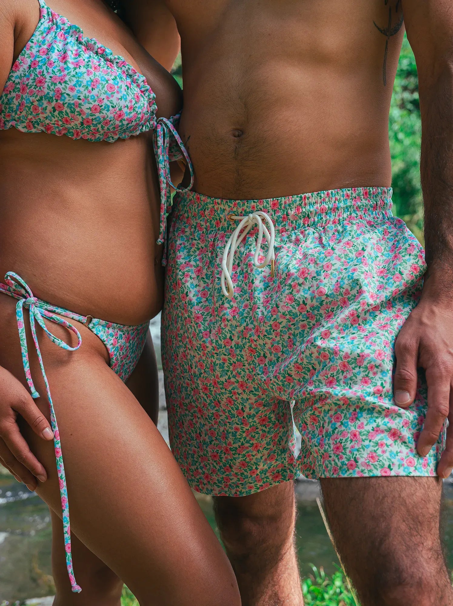 Short homme motif Jardin Fleuri - gros plan matching couple - Hoalulu