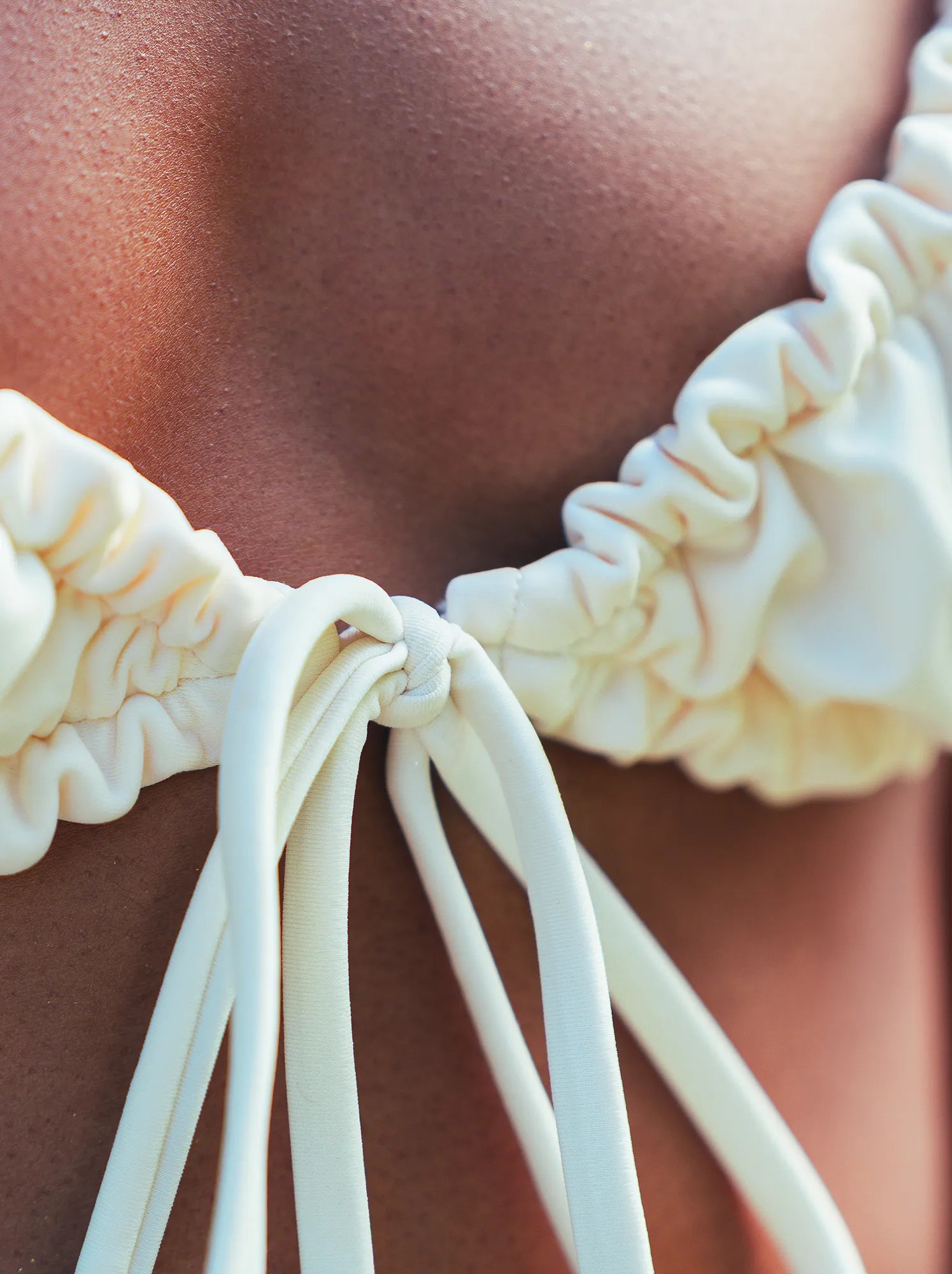 Haut de maillot de bain femme Solaya motif Perle des sables - gros plan nœud face - Hoalulu