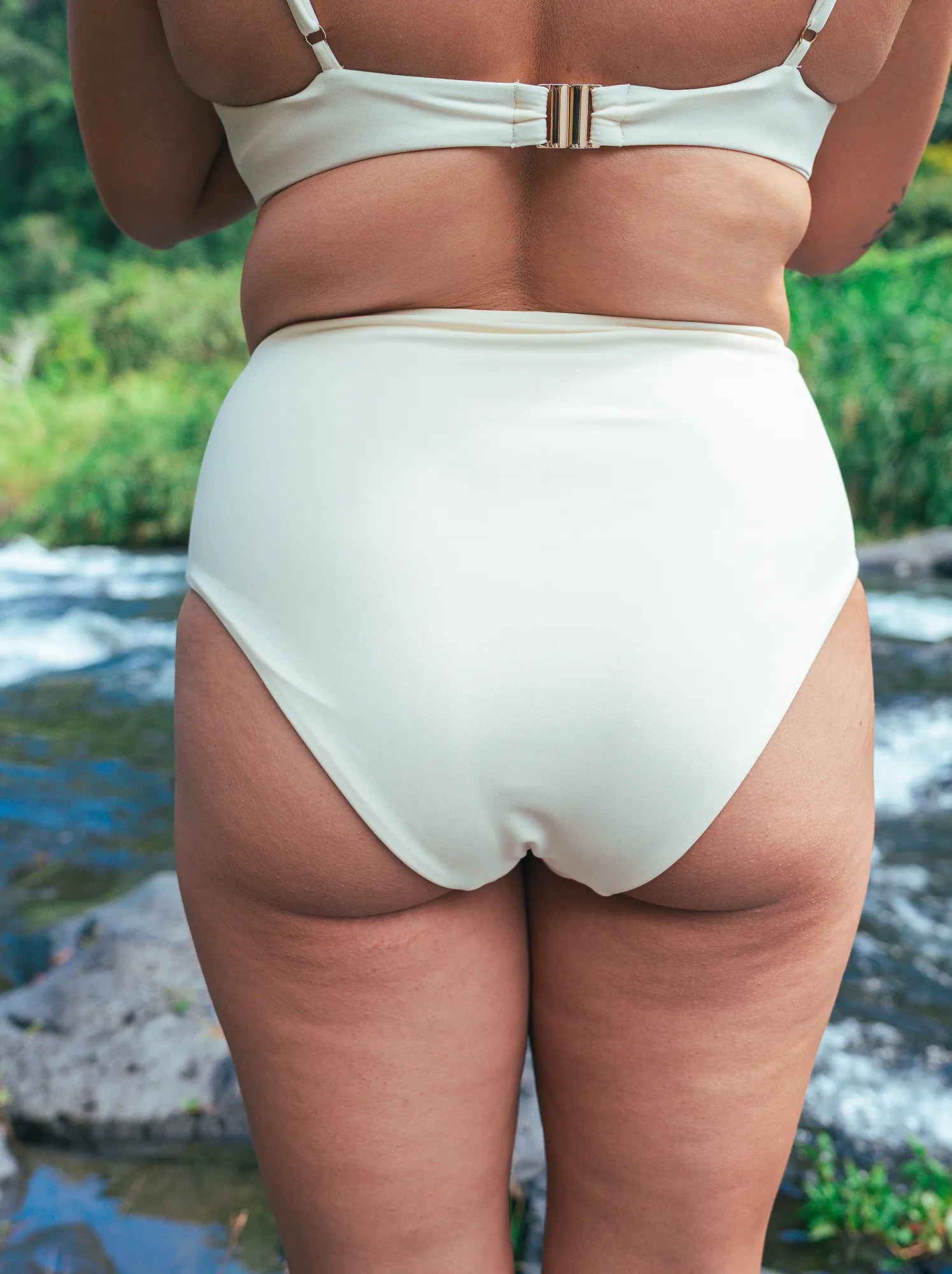 Bas de maillot de bain femme Tiare motif Perle des sables - gros plan dos - Hoalulu